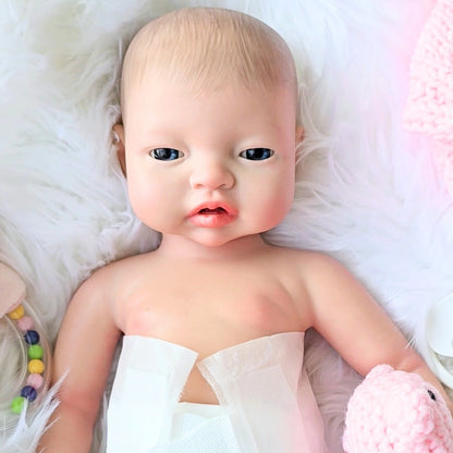 Muñeca Reborn Silicona "Adriana" (43 cm, 2.3kg) - Bebe, Hace Pis, Pelo Pintado y Caída de Cabeza