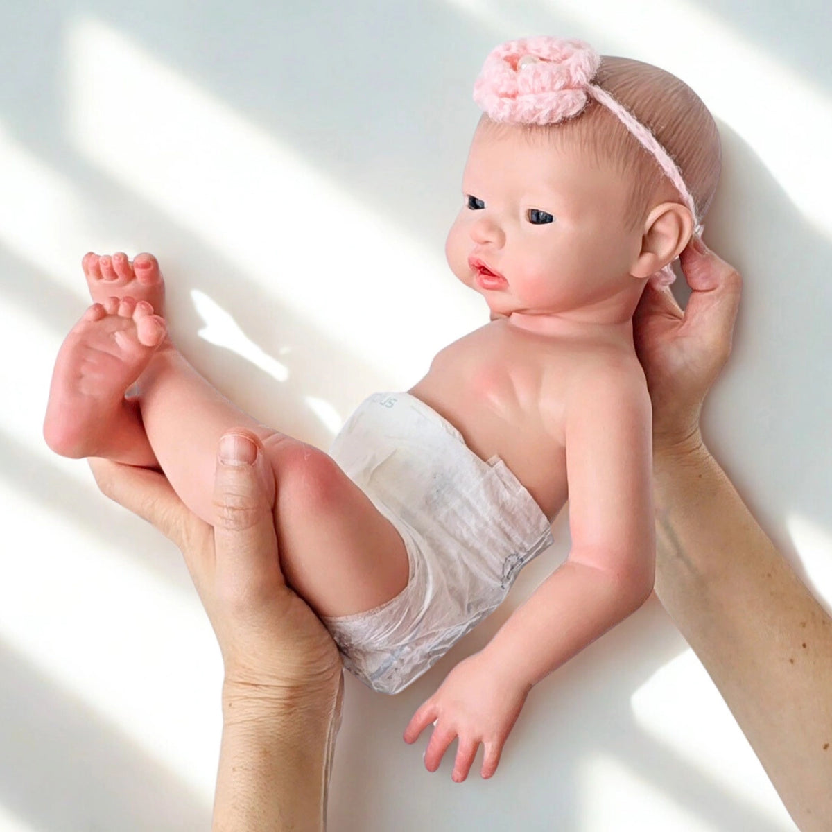 Muñeca Reborn Silicona "Adriana" (43 cm, 2.3kg) - Bebe, Hace Pis, Pelo Pintado y Caída de Cabeza