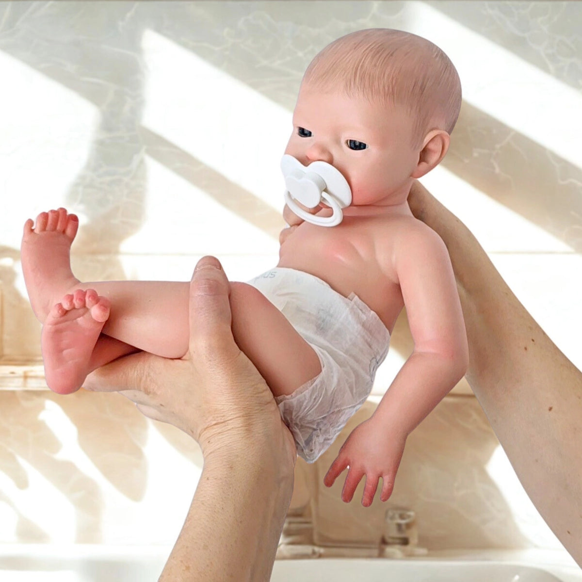 Muñeca Reborn Silicona "Adriana" (43 cm, 2.3kg) - Bebe, Hace Pis, Pelo Pintado y Caída de Cabeza
